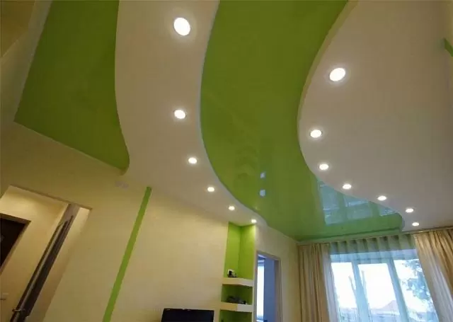комната с зелёным натяжным потолком